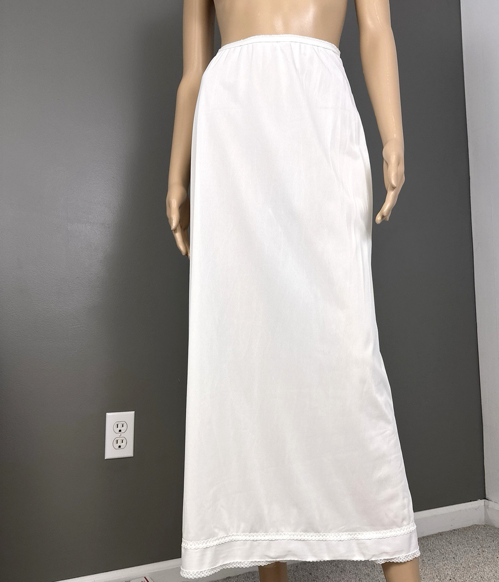 Vintage Lorraine Half Slip Long Length Maxi Small 1970's Pillow Tab 100% Nylon